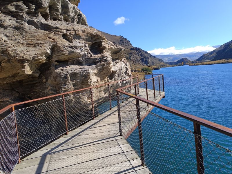 The cantilevered clip-on boardwalk above Lake Dunstan